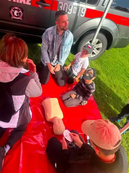 Młodzi druhowie z MDP Nowa Wieś pokazali, jak ratować życie podczas festynu w Butrynach