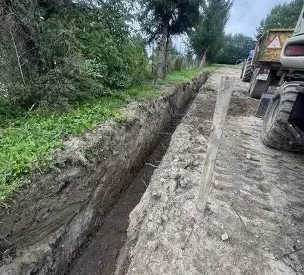 Boisko wielofunkcyjne w Świątkach – trwają prace ziemne i sieciowe