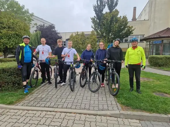 Rowerowa wyprawa uczniów z Dobrego Miasta zakończona na warszawskim Żoliborzu