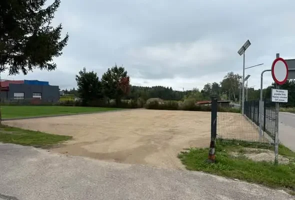 Nowy parking przy remizie OSP Jonkowo powstał dzięki lokalnym firmom