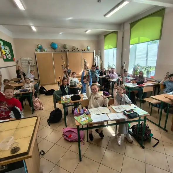 Nowy dystrybutor wody i bidony dla uczniów szkoły w Biskupcu