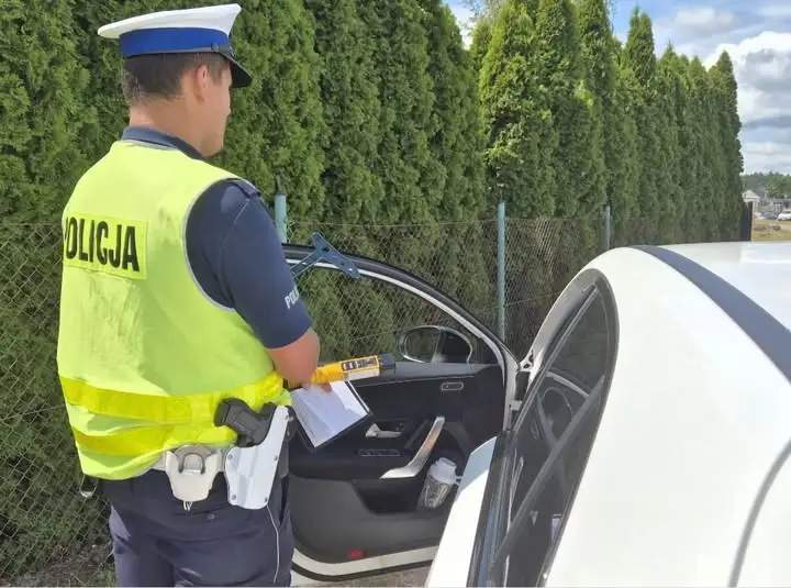 Piska drogówka zatrzymała dwóch pijanych kierowców. Jeden z nich to motocyklista