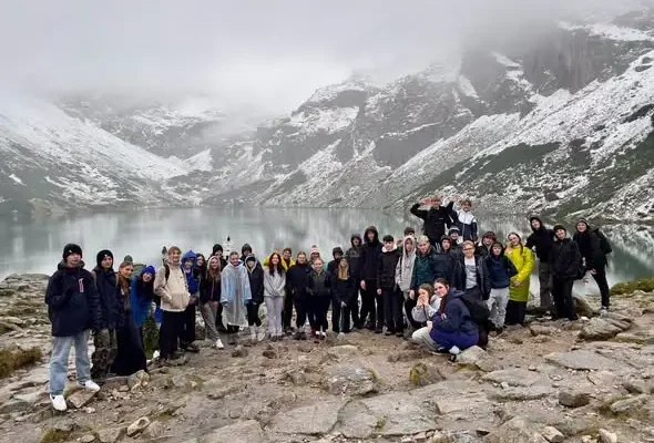Uczniowie z Barczewa na górskim szlaku – relaks w ramach Erasmus+
