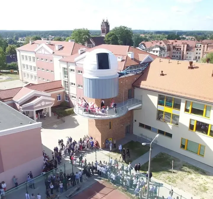 Krawatowy zawrót głowy w szkole w Dywitach – konkurs na Dzień Chłopaka