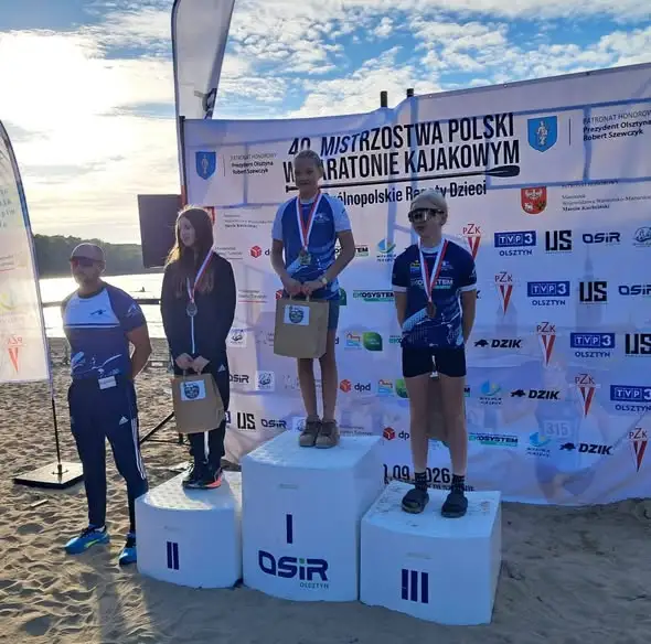 Kajakarki z Olsztyna z medalami mistrzostw województwa, Polski i memoriału