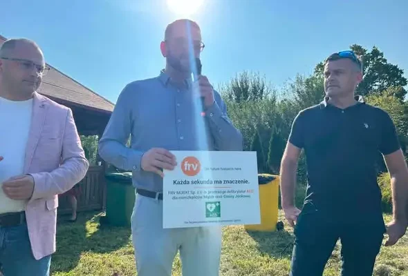 FRV przekazała defibrylator AED dla Sołectwa Mątki podczas Święta Ziemniaka