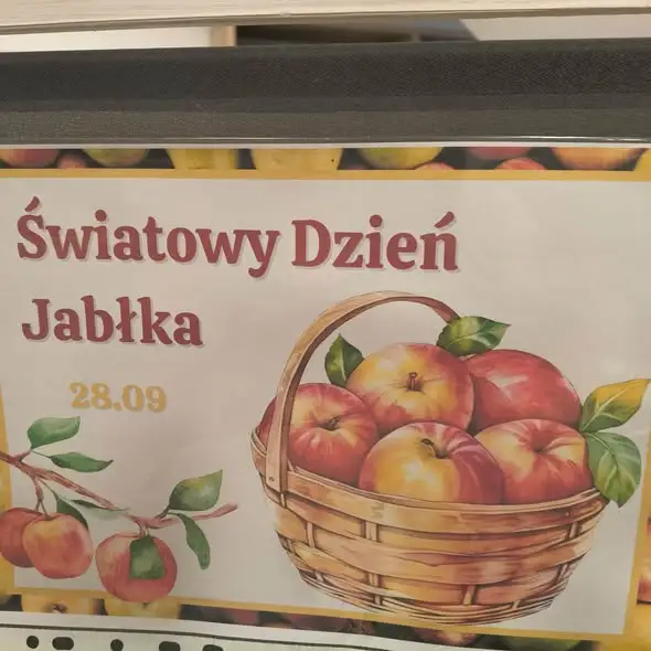 Światowy Dzień Jabłka w bibliotece – edukacja, zabawa i degustacja