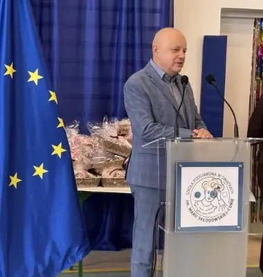 Dzień Edukacji Narodowej w Świątkach: pasowanie pierwszoklasistów i podziękowania dla nauczycieli
