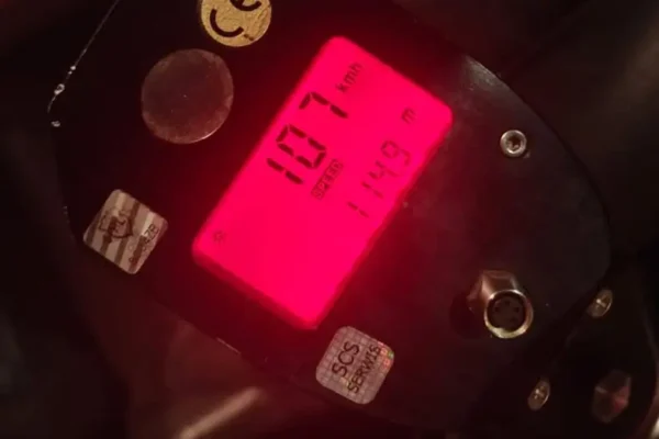 Pędził 107 km/h w Olsztynie. Kierowca był poszukiwany do odbycia kary