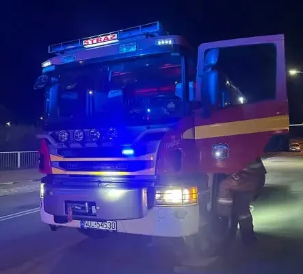 Dwa wyjazdy strażaków z Barczewa: otwarcie mieszkania i pożar słomy