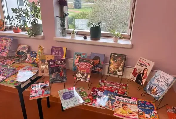 Kiermasz książki w bibliotece szkolnej w Gietrzwałdzie