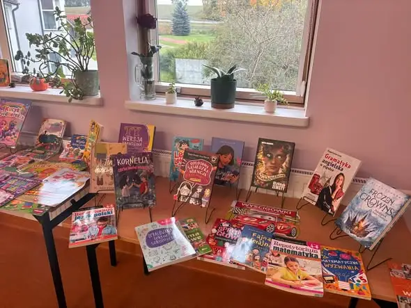 Kiermasz książki w bibliotece szkolnej w Gietrzwałdzie