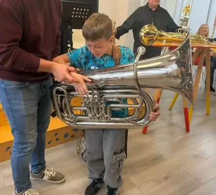 Olsztyn: audycja muzyczna zachęciła uczniów do wstąpienia w szeregi orkiestry „Sempre”