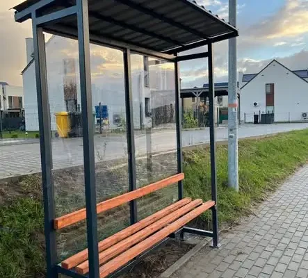 Nowa wiata przystankowa w Gutkowie dzięki Funduszowi Sołeckiemu