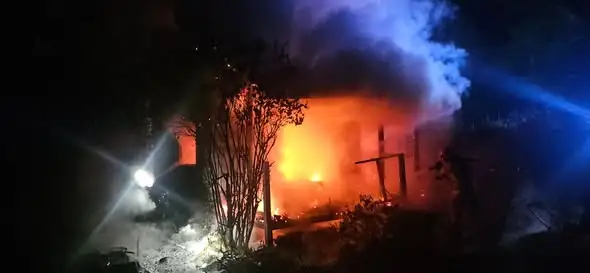 Tragiczny pożar altany w Mykach. W pogorzelisku znaleziono ciało