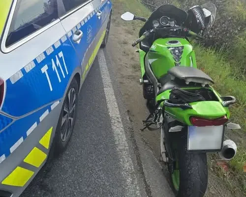 19-latek na jednym kole przed policją. Stracił prawo jazdy