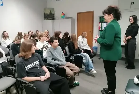 Ósmoklasiści z wizytą w WUP i XI LO w Olsztynie – odkrywanie zawodów z VR