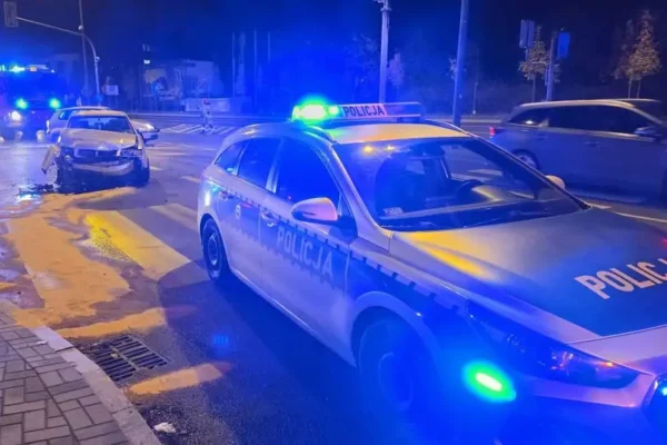 Kolizja na ul. Niepodległości: 22-latek nie ustąpił pierwszeństwa